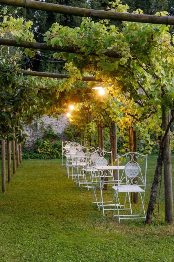 Villa Padovani Relais De Charme - Adults Only Pastrengo Exterior photo