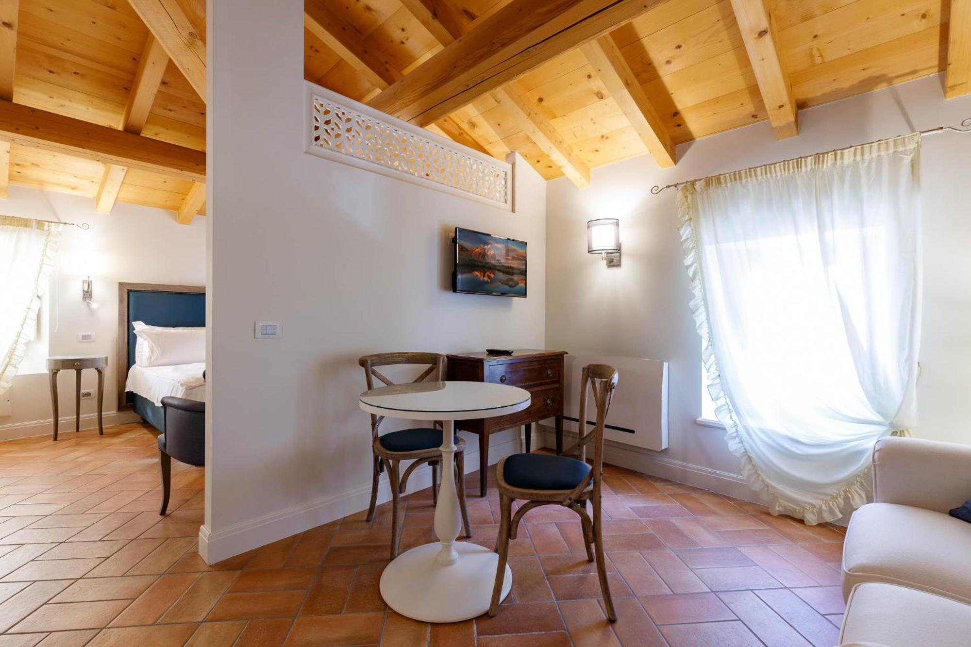 Villa Padovani Relais De Charme - Adults Only Pastrengo Exterior photo