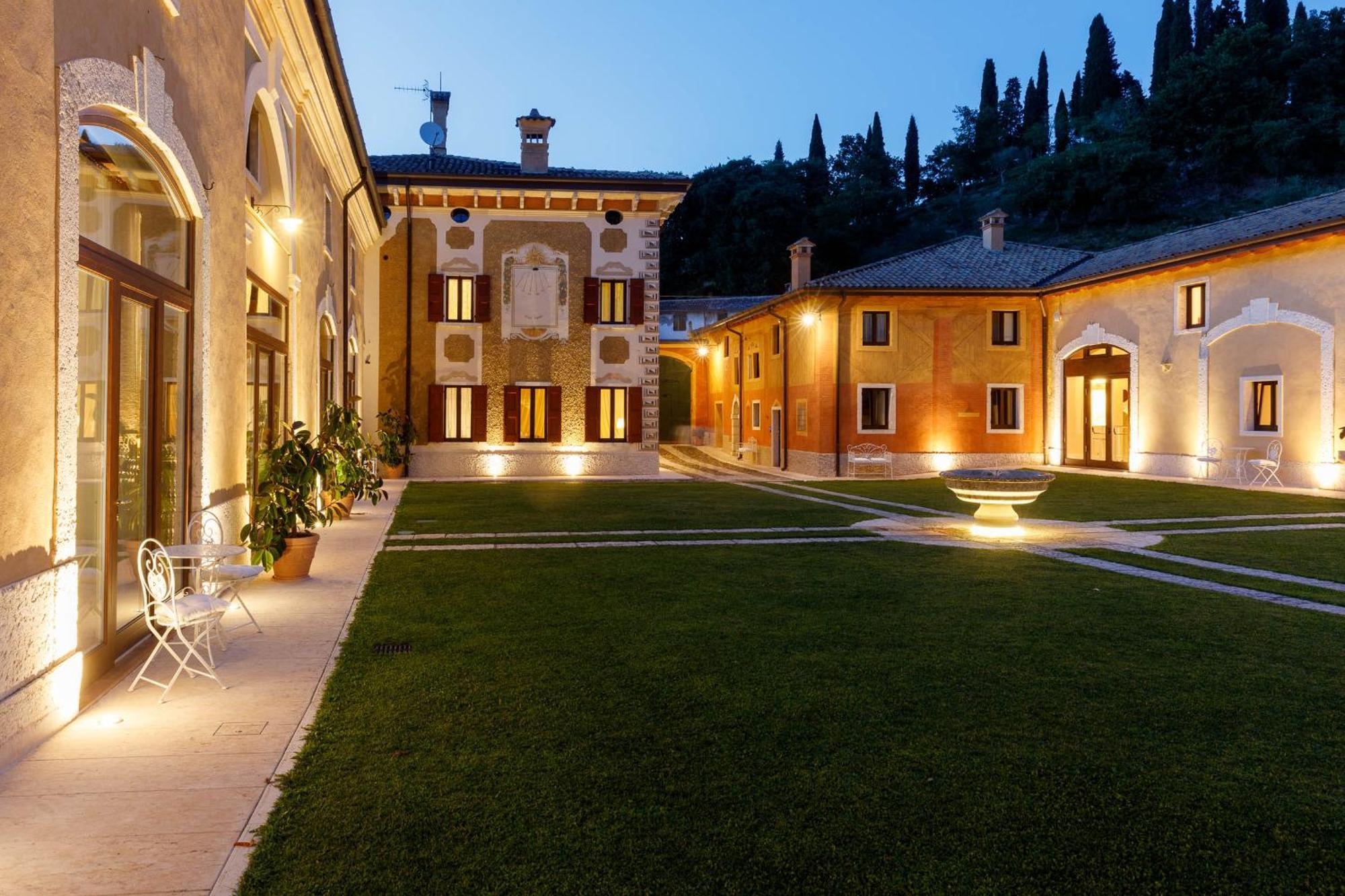 Villa Padovani Relais De Charme - Adults Only Pastrengo Exterior photo